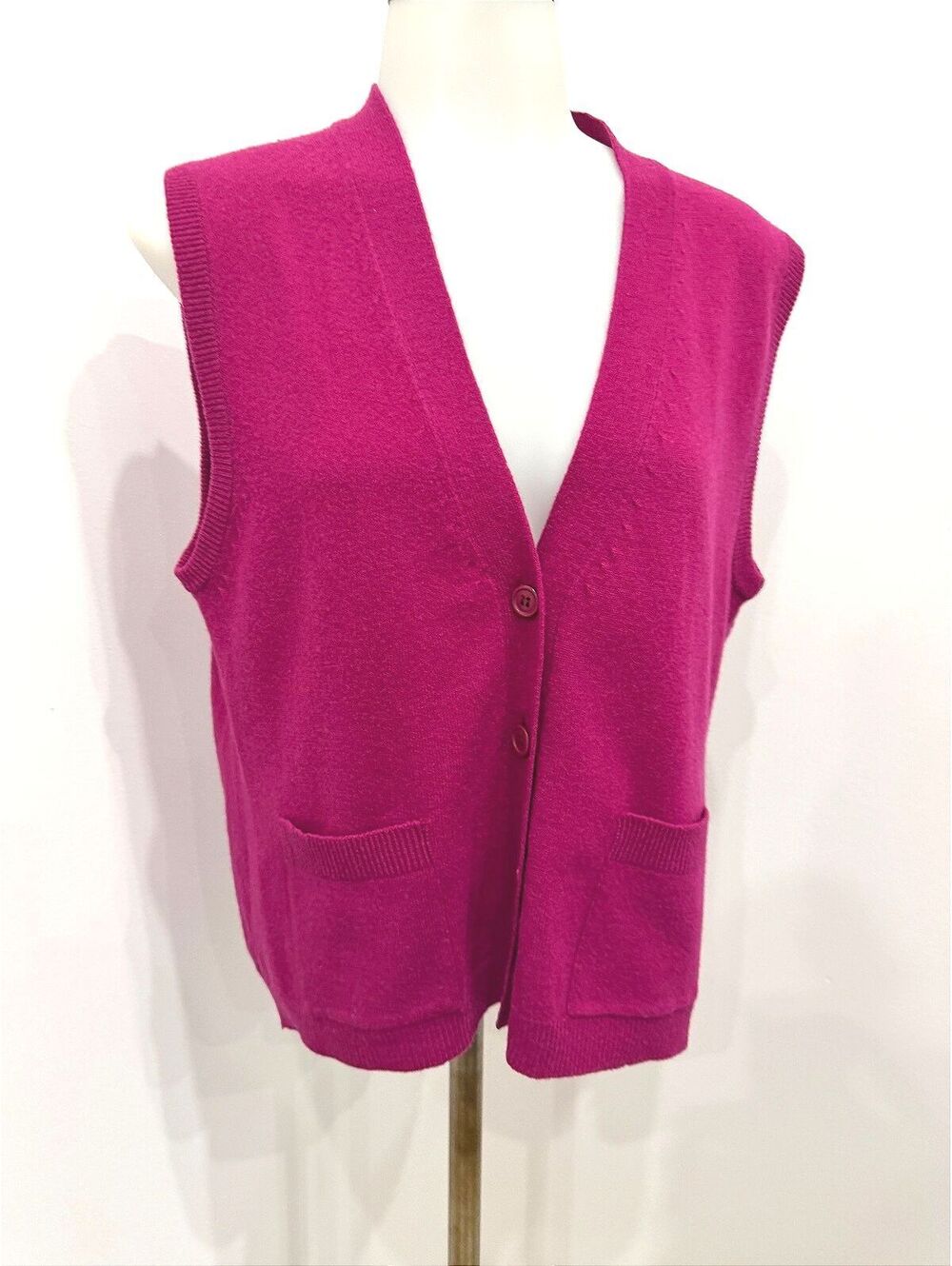 Group Effort 100% Lambswool Magenta Sleeveless Vest Medium